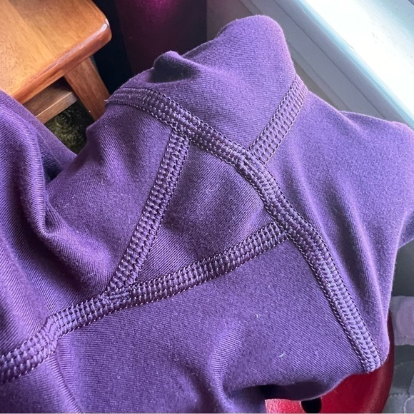 Victoria's Secret Essential High-Rise Pocket Merlot/ Dark Purplish Red Leggings - Picture 6 of 12